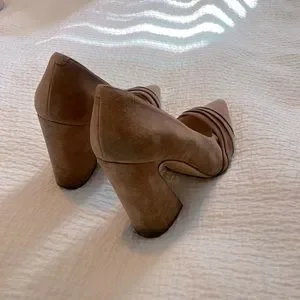 Nine West Shoes Euc Nine West Holliman Tan Suede Pump Sz 9 Poshmark